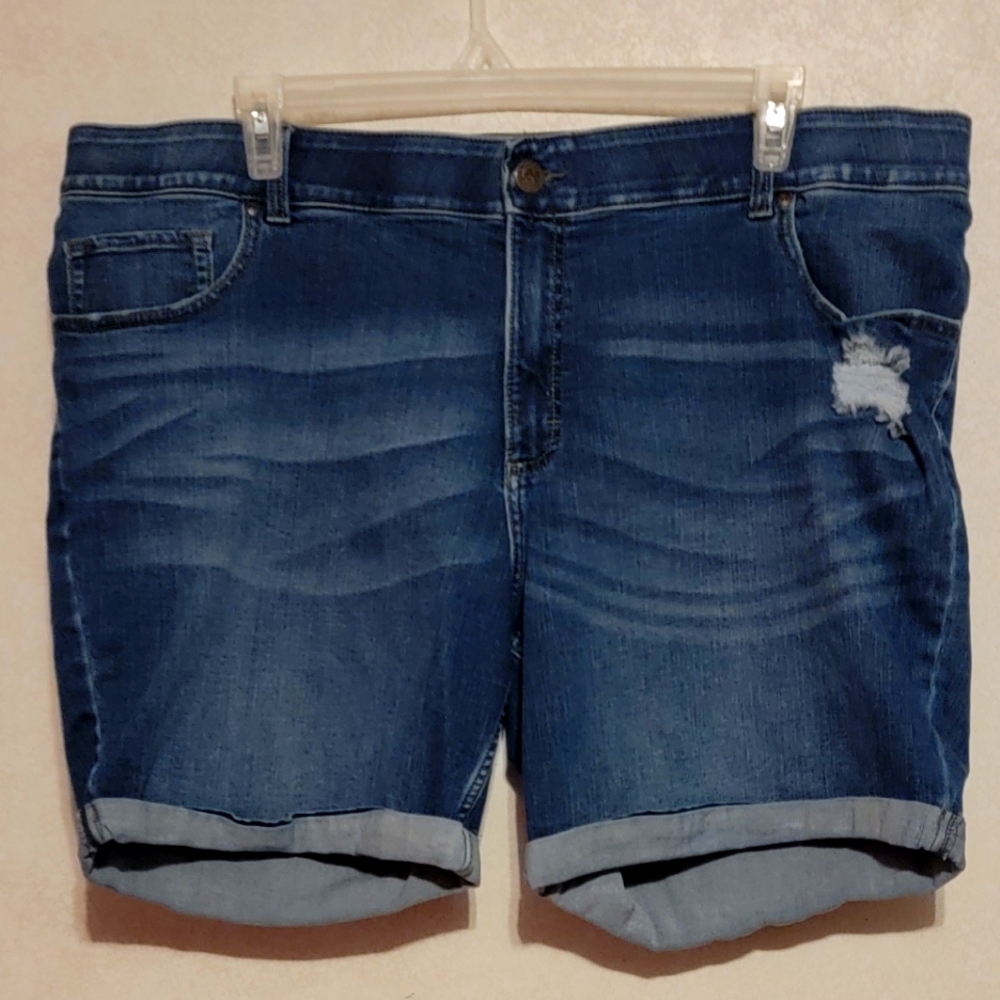 LEE blue jean shorts. Size 24W